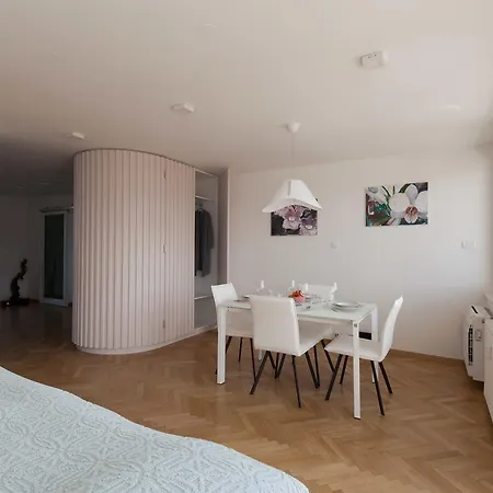 Charming Terrace Ana And Maria Tour As Apartment